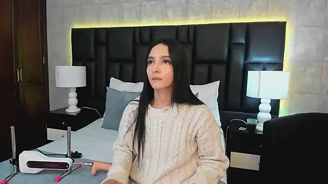 Snapshot of MiaSweeths chatting on February 2025 11:43:01 AM MiaSweeths online show from February 2025 11:43:01 AM