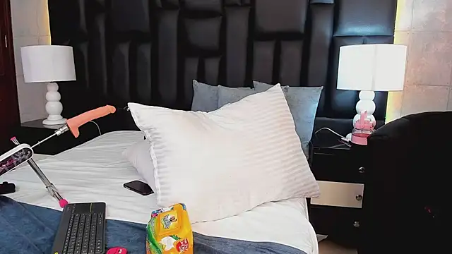 Snapshot of MiaSweeths chatting on February 2025 06:31:01 PM MiaSweeths online show from February 2025 06:31:01 PM