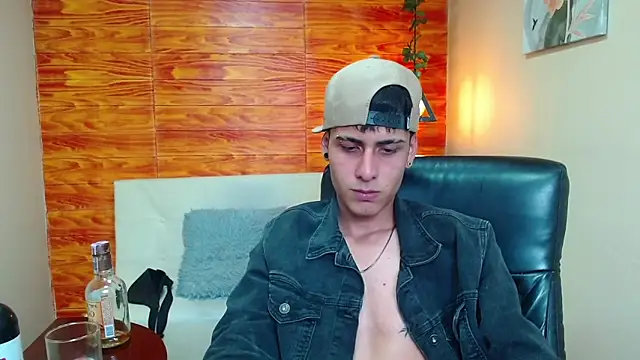 Snapshot of Bastiaan_28 chatting on December 2024 09:40:02 AM Bastiaan 28 online show from December 2024 09:40:02 AM