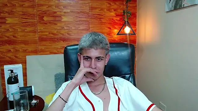 Snapshot of Bastiaan_28 chatting on December 2024 07:44:01 AM Bastiaan 28 online show from December 2024 07:44:01 AM