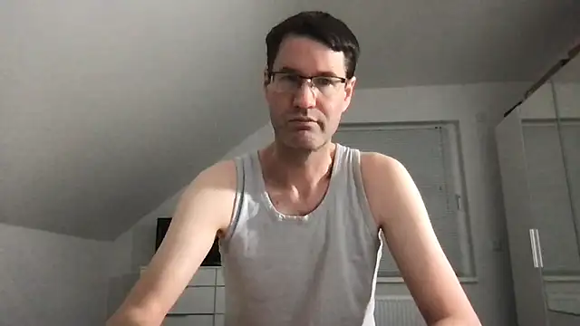 Snapshot of zxzx_cam1 chatting on January 2025 11:44:02 PM zxzx cam1 online show from January 2025 11:44:02 PM