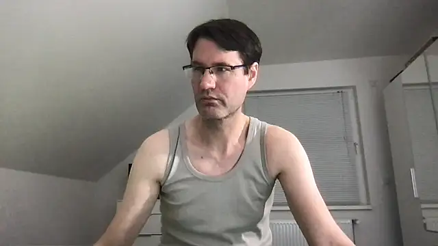 Snapshot of zxzx_cam1 chatting on March 2025 05:04:01 PM zxzx cam1 online show from March 2025 05:04:01 PM