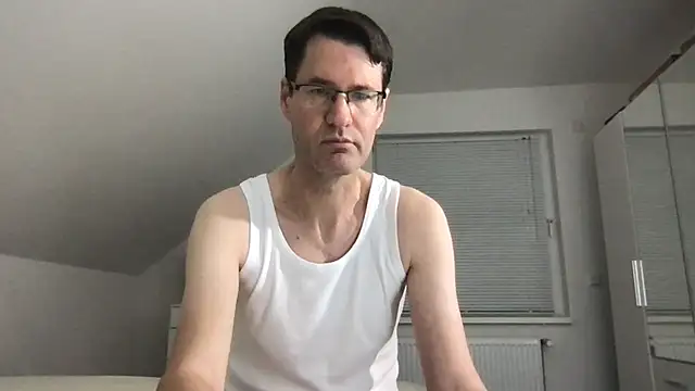 Snapshot of zxzx_cam1 chatting on December 2025 05:18:02 PM zxzx cam1 online show from December 2025 05:18:02 PM