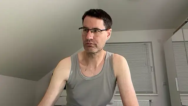 Snapshot of zxzx_cam1 chatting on February 2026 06:00:02 PM zxzx cam1 online show from February 2026 06:00:02 PM