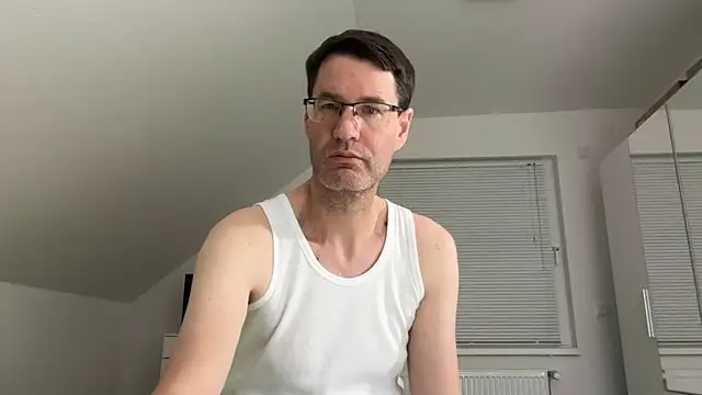 Snapshot of zxzx_cam1 chatting on February 2026 06:26:01 PM zxzx cam1 online show from February 2026 06:26:01 PM