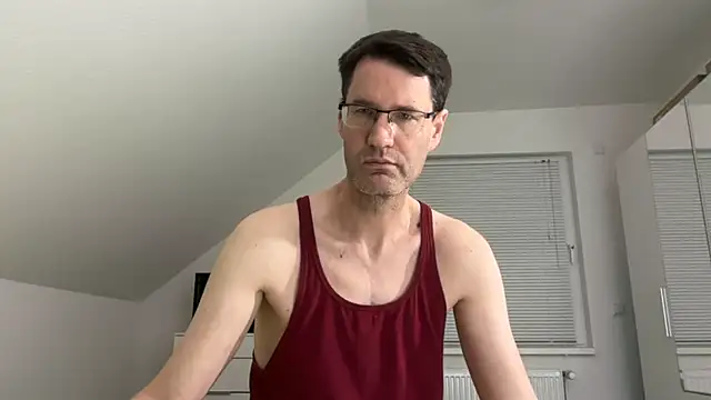 Snapshot of zxzx_cam1 chatting on February 2026 04:27:02 PM zxzx cam1 online show from February 2026 04:27:02 PM