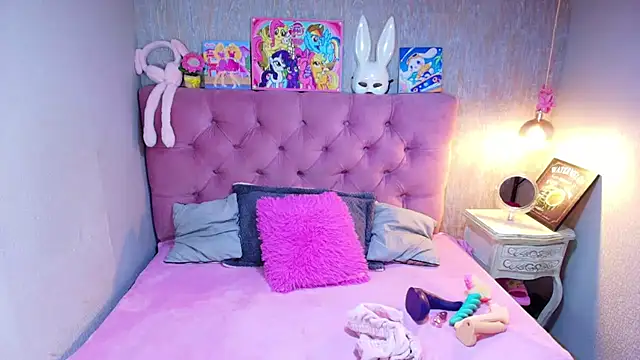 Snapshot of charlottemoonxz chatting on February 2026 06:51:02 PM charlottemoonxz online show from February 2026 06:51:02 PM