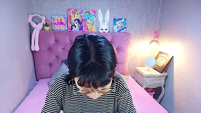 Snapshot of charlottemoonxz chatting on March 2026 06:43:01 PM charlottemoonxz online show from March 2026 06:43:01 PM