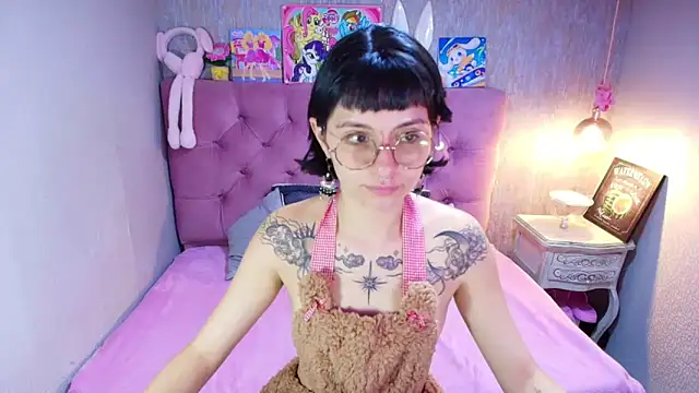 Snapshot of charlottemoonxz chatting on March 2026 07:06:02 PM charlottemoonxz online show from March 2026 07:06:02 PM