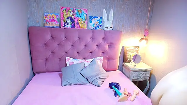 Snapshot of charlottemoonxz chatting on March 2026 01:11:01 PM charlottemoonxz online show from March 2026 01:11:01 PM