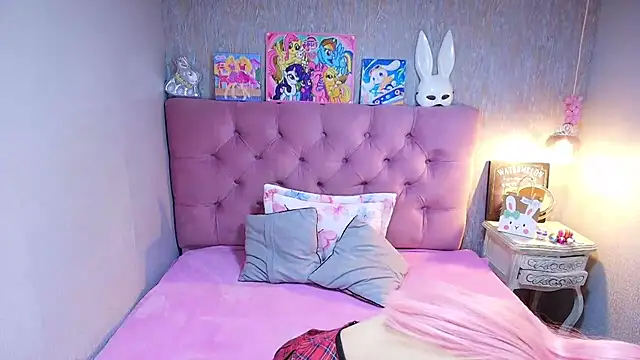 Snapshot of charlottemoonxz chatting on April 2026 07:00:01 PM charlottemoonxz online show from April 2026 07:00:01 PM