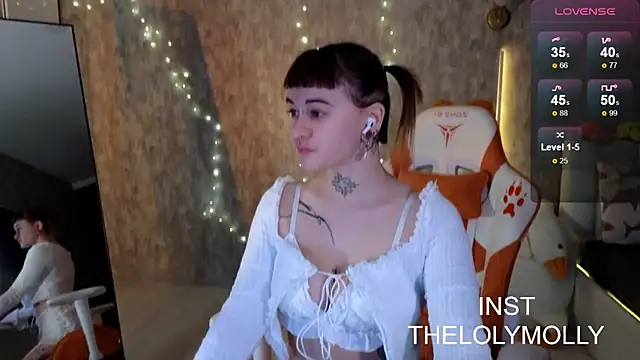 Snapshot of LolyMolli chatting on October 2025 10:05:02 AM LolyMolli online show from October 2025 10:05:02 AM