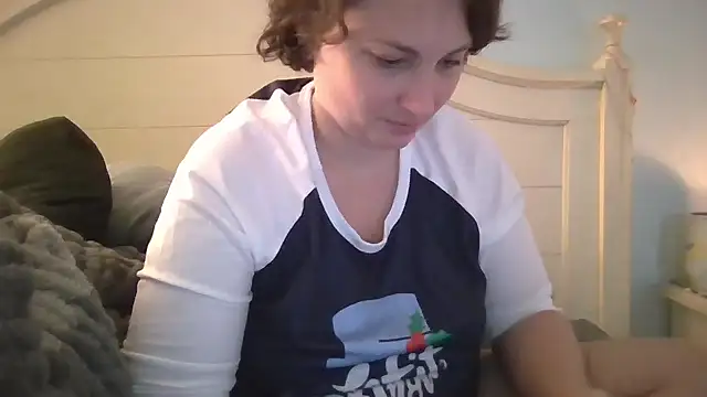 MilfyMrsRobinson online show from December 2025 02:00:02 PM