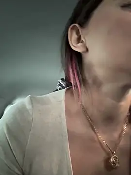 Snapshot of MooonReal chatting on December 2024 04:36:02 AM MooonReal online show from December 2024 04:36:02 AM