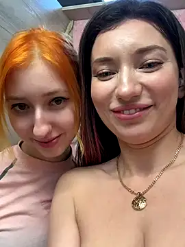 Snapshot of MooonReal chatting on December 2024 05:40:02 AM MooonReal online show from December 2024 05:40:02 AM