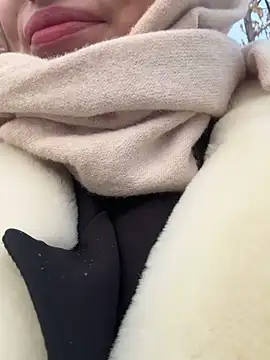 Snapshot of MooonReal chatting on January 2025 03:39:02 AM MooonReal online show from January 2025 03:39:02 AM