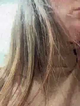 Snapshot of MooonReal chatting on January 2025 06:35:01 AM MooonReal online show from January 2025 06:35:01 AM