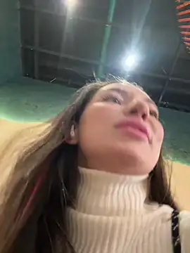 Snapshot of MooonReal chatting on March 2025 03:37:02 AM MooonReal online show from March 2025 03:37:02 AM