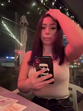 Snapshot of KimArts chatting on December 2024 04:46:02 PM KimArts online show from December 2024 04:46:02 PM