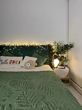 Snapshot of KimArts chatting on October 2025 04:38:02 PM KimArts online show from October 2025 04:38:02 PM