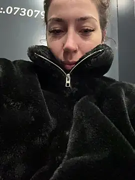 Snapshot of KimArts chatting on November 2025 05:14:01 PM KimArts online show from November 2025 05:14:01 PM