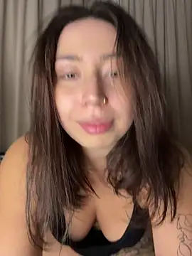 Snapshot of KimArts chatting on November 2025 08:52:02 PM KimArts online show from November 2025 08:52:02 PM