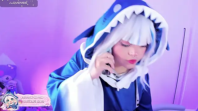 Ahri Elderwood online show from July 2026 04:04:01 AM