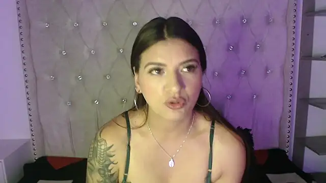 Abril Squirt online show from September 2025 08:30:01 AM