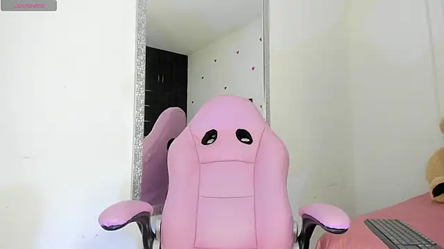 dulce kim online show from October 2025 12:47:01 PM