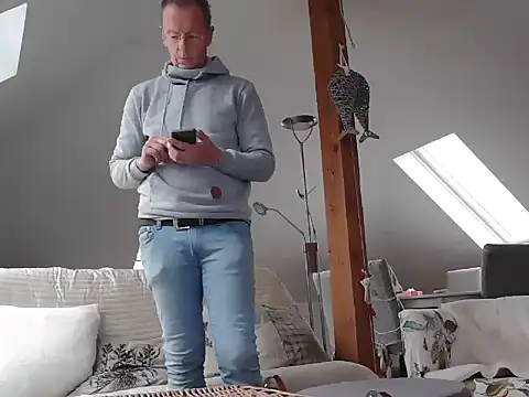 Snapshot of maxmueller321 chatting on December 2025 10:12:01 AM maxmueller321 online show from December 2025 10:12:01 AM