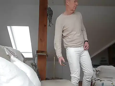 Snapshot of maxmueller321 chatting on February 2026 09:15:01 AM maxmueller321 online show from February 2026 09:15:01 AM