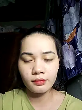 Ngoc-Trinh online show from December 2024 03:58:01 PM