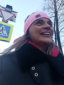 hugebobbs online show from March 2025 02:18:02 PM