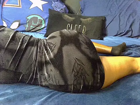 Snapshot of Bed_cinnamon chatting on November 2025 11:30:01 AM Bed cinnamon online show from November 2025 11:30:01 AM