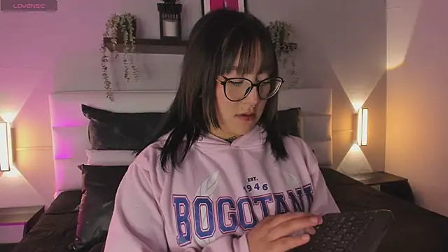 Snapshot of sofi_bakerr chatting on April 2026 11:35:01 AM sofi bakerr online show from April 2026 11:35:01 AM