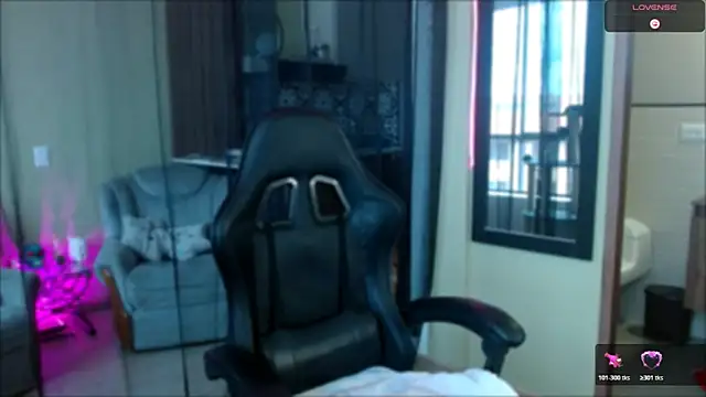 Snapshot of tevenwhiite chatting on November 2025 05:40:02 PM tevenwhiite online show from November 2025 05:40:02 PM