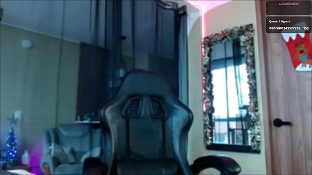 Snapshot of tevenwhiite chatting on December 2025 07:53:02 PM tevenwhiite online show from December 2025 07:53:02 PM