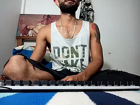 hideonbush051 online show from February 2026 12:28:02 AM