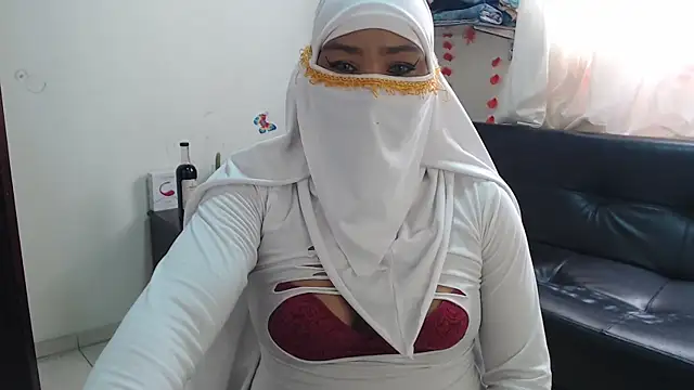 Snapshot of Aaliyah_brown chatting on December 2024 05:40:02 PM Aaliyah brown online show from December 2024 05:40:02 PM