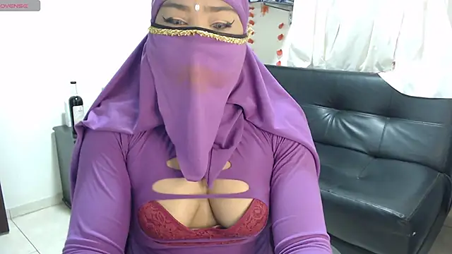 Snapshot of Aaliyah_brown chatting on December 2024 08:33:02 AM Aaliyah brown online show from December 2024 08:33:02 AM