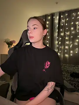 Snapshot of _MayShy_ chatting on December 2024 08:10:02 PM MayShy online show from December 2024 08:10:02 PM