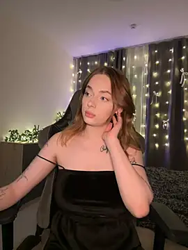 Snapshot of _MayShy_ chatting on December 2024 08:23:02 PM MayShy online show from December 2024 08:23:02 PM