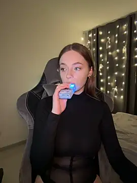 Snapshot of _MayShy_ chatting on January 2025 10:15:02 PM MayShy online show from January 2025 10:15:02 PM