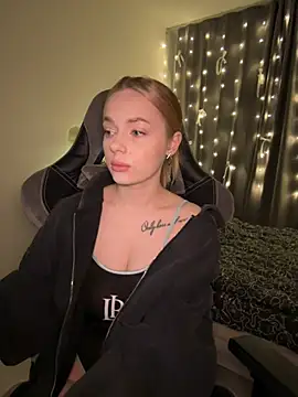 Snapshot of _MayShy_ chatting on January 2025 12:55:02 AM MayShy online show from January 2025 12:55:02 AM