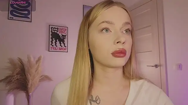 Snapshot of _MayShy_ chatting on March 2025 09:53:02 PM MayShy online show from March 2025 09:53:02 PM