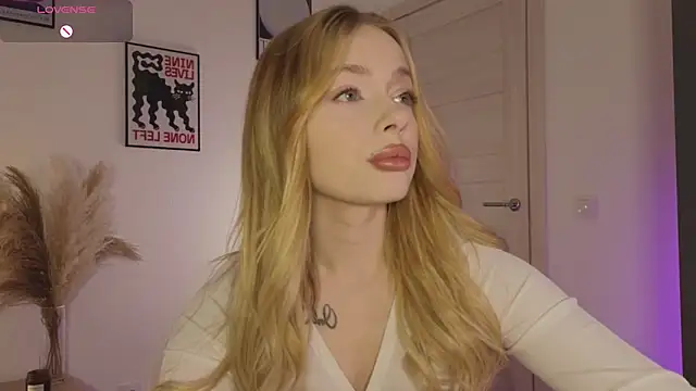 Snapshot of _MayShy_ chatting on March 2025 02:35:02 PM MayShy online show from March 2025 02:35:02 PM