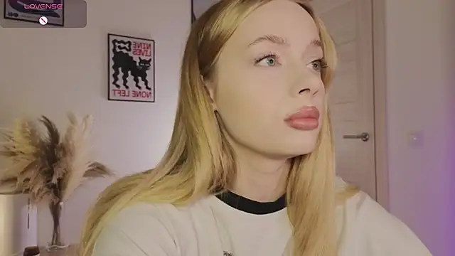 Snapshot of _MayShy_ chatting on March 2025 05:58:01 PM MayShy online show from March 2025 05:58:01 PM