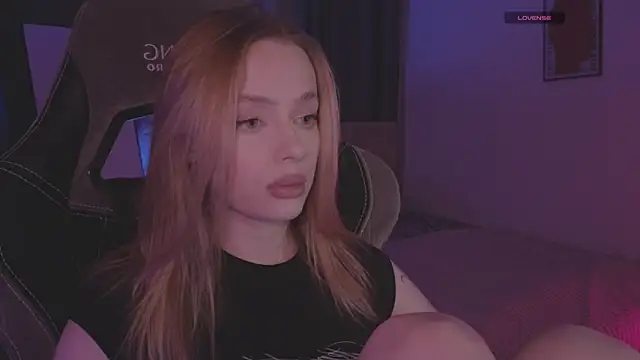 Snapshot of _MayShy_ chatting on September 2025 08:54:01 PM MayShy online show from September 2025 08:54:01 PM