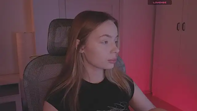 Snapshot of _MayShy_ chatting on October 2025 01:18:01 PM MayShy online show from October 2025 01:18:01 PM