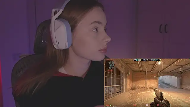 Snapshot of _MayShy_ chatting on November 2025 01:29:02 AM MayShy online show from November 2025 01:29:02 AM